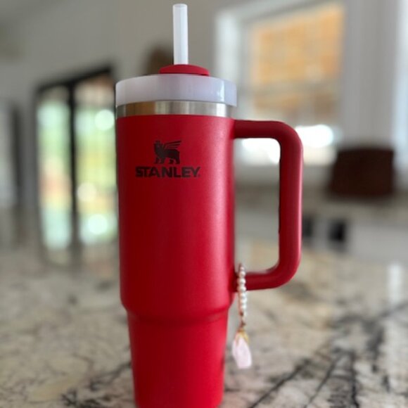 Stanley Quencher H20 Tumbler with Quartz & Faux Pearl Tumbler Charm NWOT - Picture 2 of 7